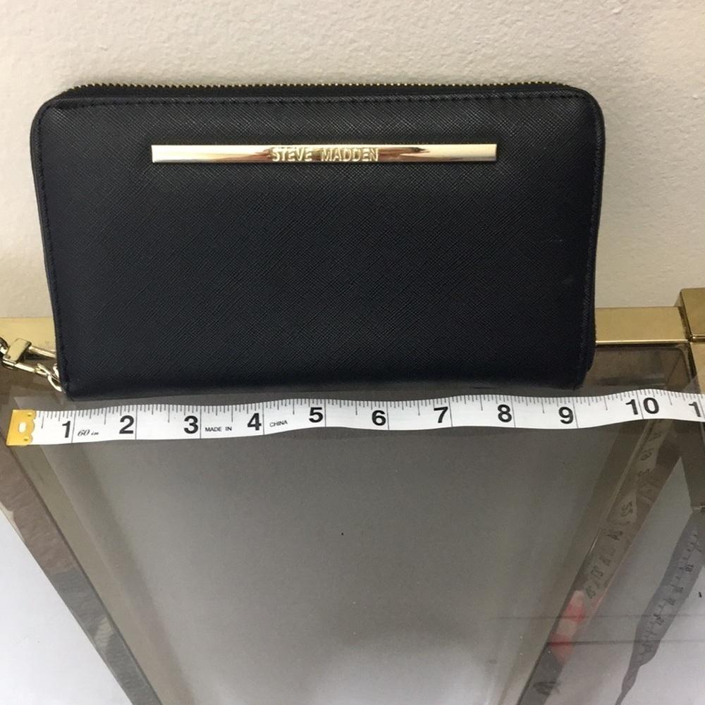 Steve Madden women’s black and gold wallet​ - Picture 3 of 11